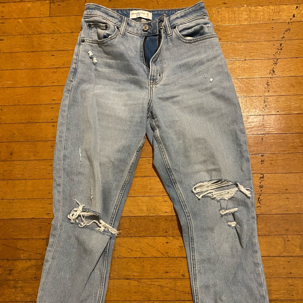 Abercrombie Curve Love High Rise Mom Jeans (Size 25/0)